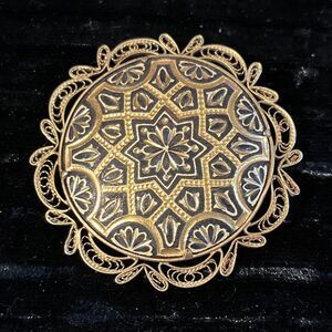 Stunning Vintage Round Damascene Filigree Floral Toledo Brooch Trombone Clasp